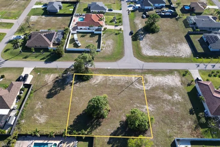 2421 Nw 27th Ter, Cape Coral, Florida 33993