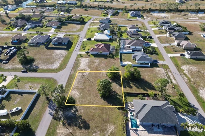 2421 Nw 27th Ter, Cape Coral, Florida 33993
