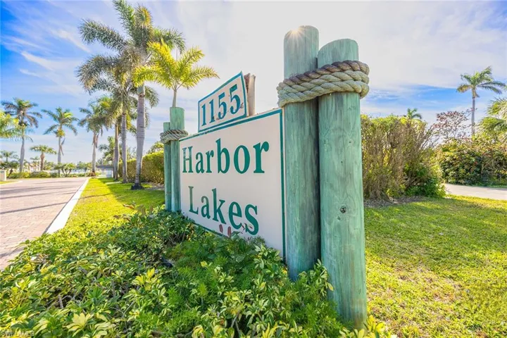 1155  Sandpiper  ST, Naples, FL 34102