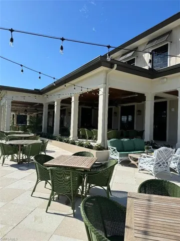 Alfresco dining