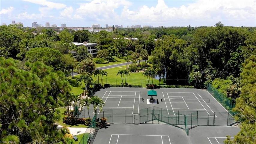 4 Har-Tru tennis courts