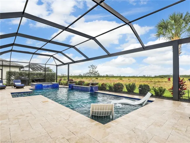 Panoramic screen enclosure
