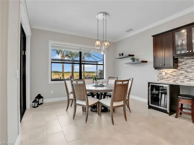 Eat-in kitchen & beverage center
