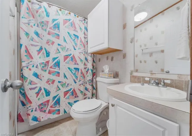 Main Bath with Shower & Tub