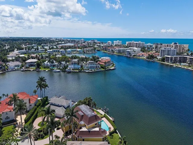 303 Cuddy Ct, Naples, Florida 34103