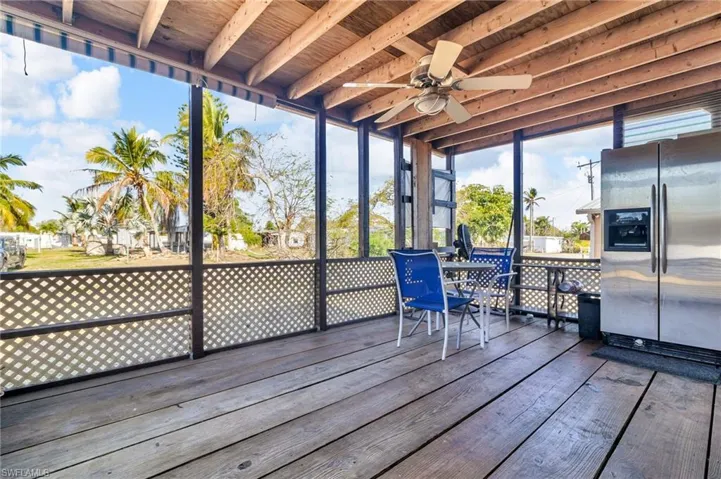 patio featuring ceiling fan