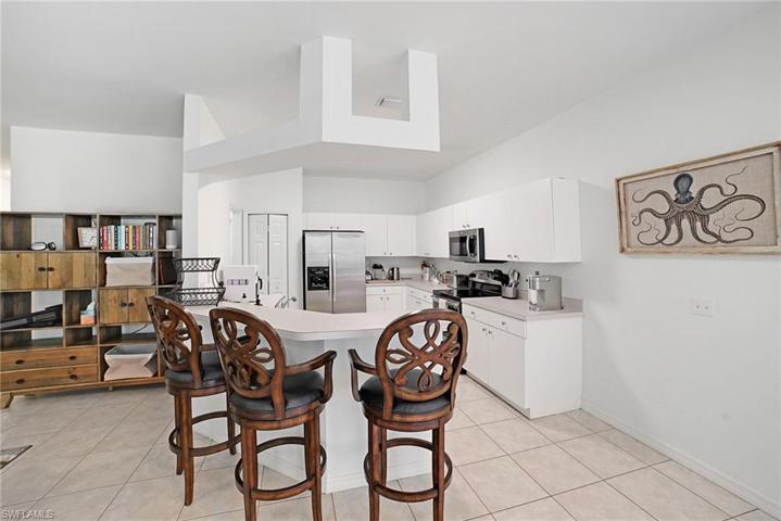 180 Stanhope CIR, NAPLES FL 34104