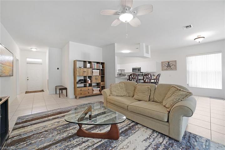 180 Stanhope CIR, NAPLES FL 34104