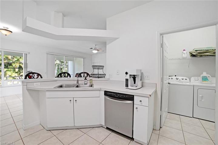 180 Stanhope CIR, NAPLES FL 34104
