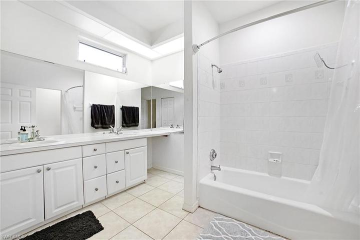 180 Stanhope CIR, NAPLES FL 34104