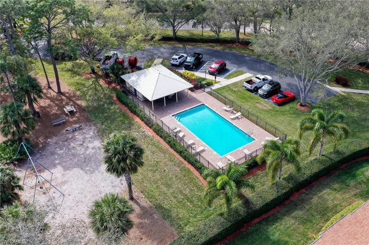 180 Stanhope CIR, NAPLES FL 34104