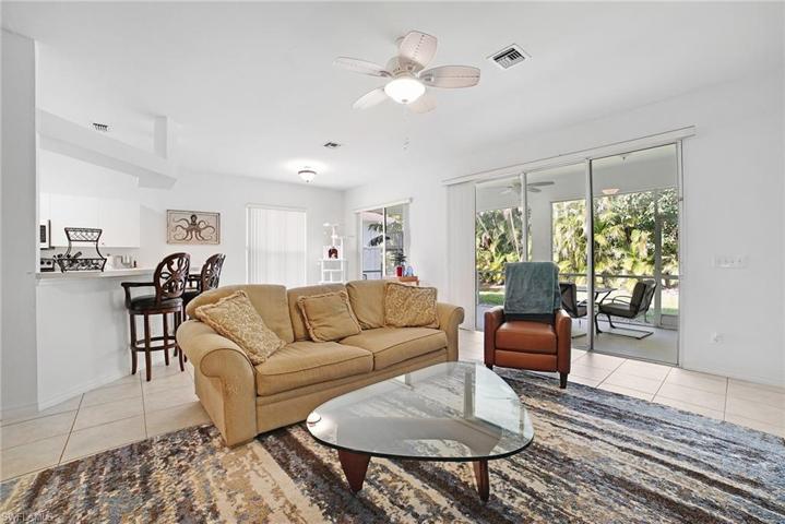 180 Stanhope CIR, NAPLES FL 34104