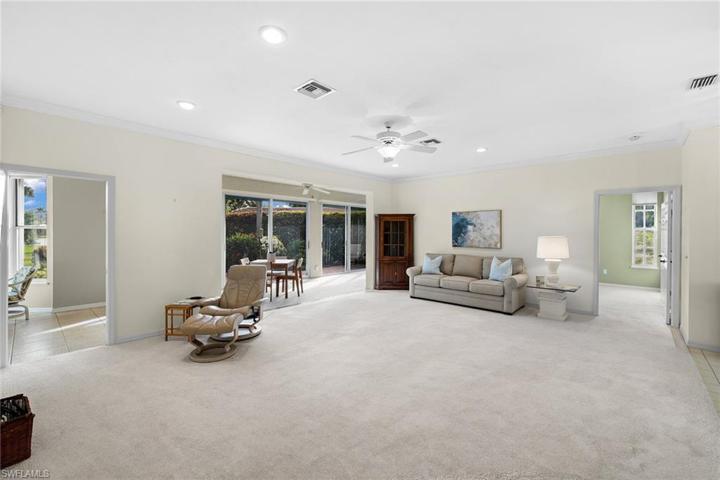 600  Jacana  CIR, NAPLES, FL 34105