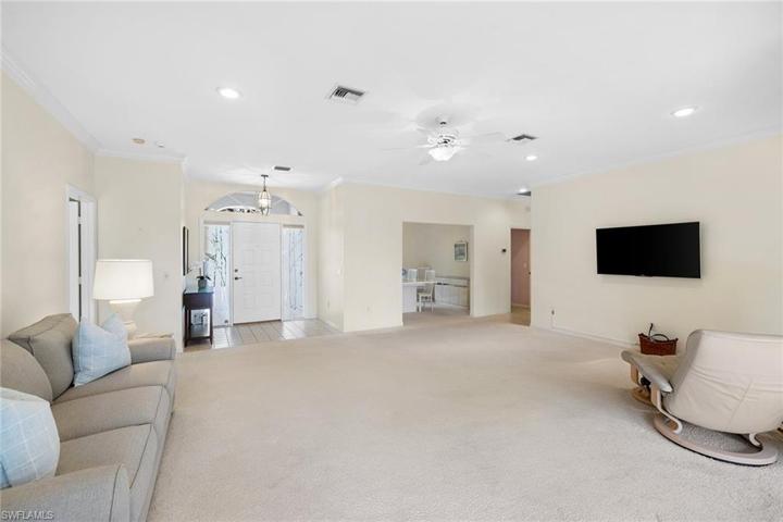 600  Jacana  CIR, NAPLES, FL 34105