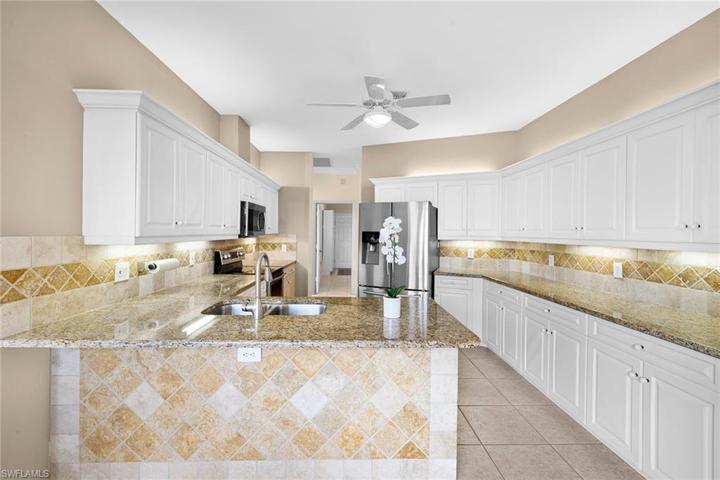 600  Jacana  CIR, NAPLES, FL 34105