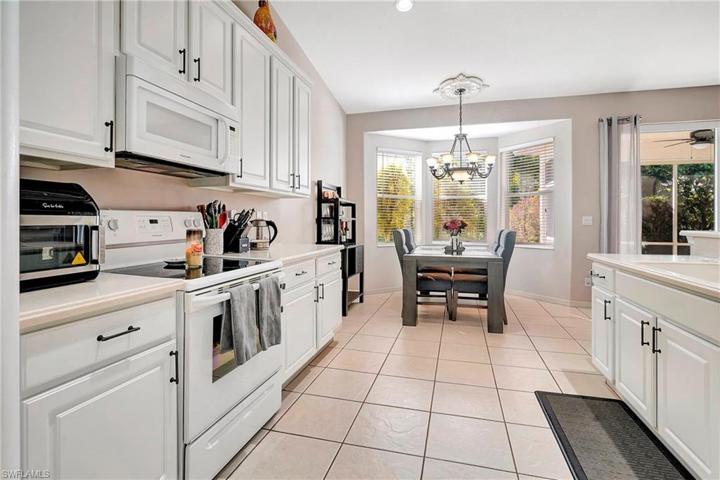3947  Ruxton  RD, Naples, FL 34116