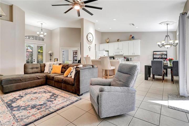 3947  Ruxton  RD, Naples, FL 34116