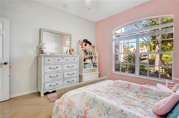 3947  Ruxton  RD, Naples, FL 34116