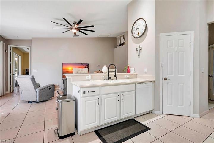 3947  Ruxton  RD, Naples, FL 34116