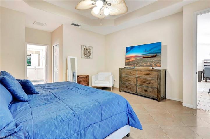 3947  Ruxton  RD, Naples, FL 34116