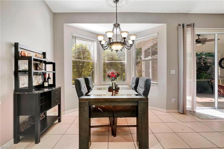 3947  Ruxton  RD, Naples, FL 34116