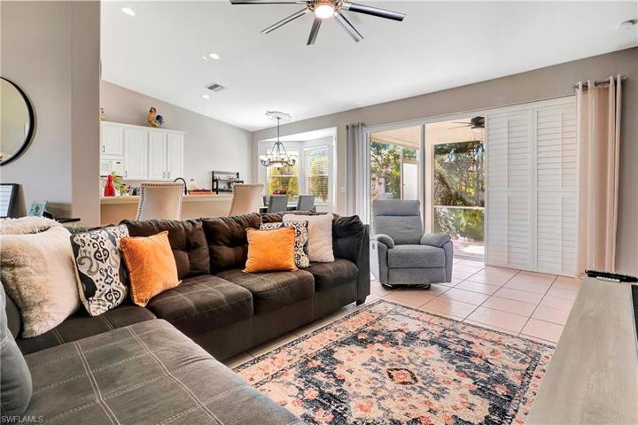 3947  Ruxton  RD, Naples, FL 34116