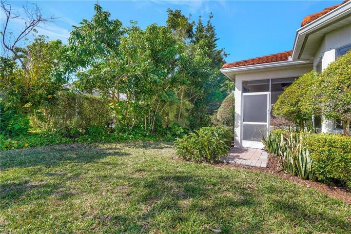 3947  Ruxton  RD, Naples, FL 34116