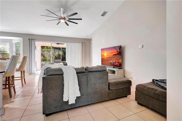 3947  Ruxton  RD, Naples, FL 34116