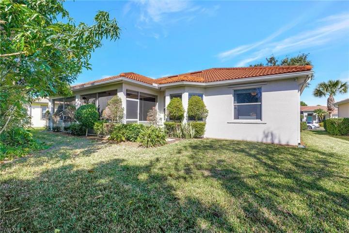 3947  Ruxton  RD, Naples, FL 34116