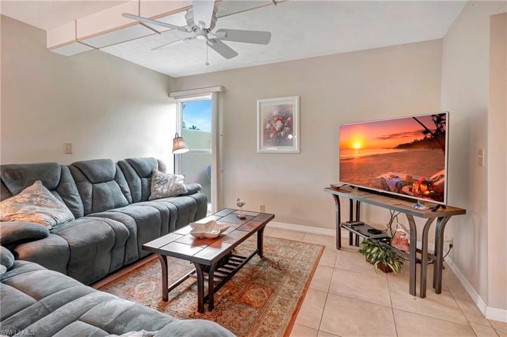 4220  Lakewood  BLVD, Naples, FL 34112