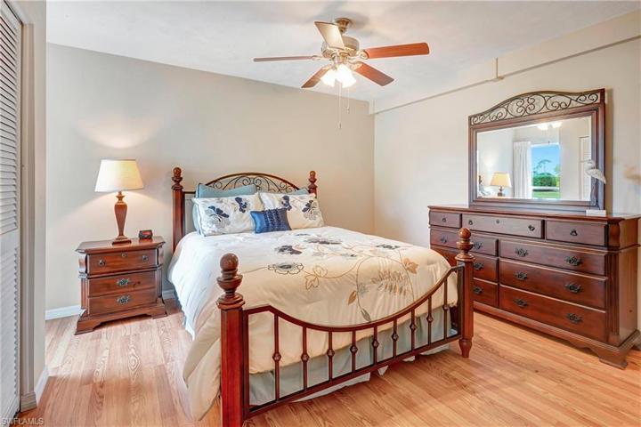 4220  Lakewood  BLVD, Naples, FL 34112