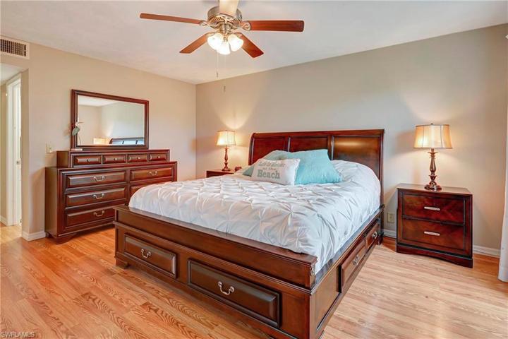 4220  Lakewood  BLVD, Naples, FL 34112