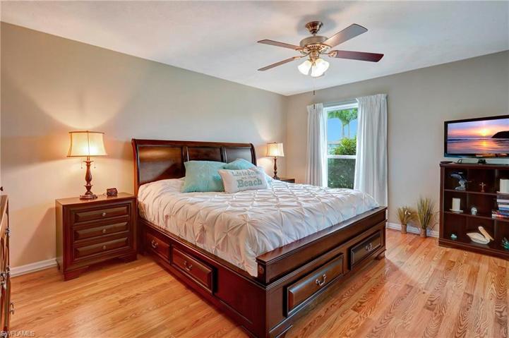 4220  Lakewood  BLVD, Naples, FL 34112