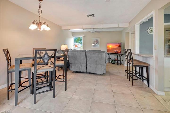 4220  Lakewood  BLVD, Naples, FL 34112