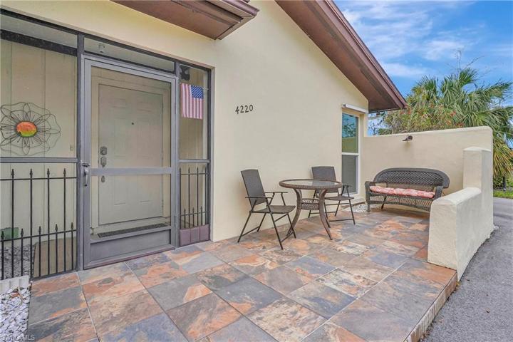 4220  Lakewood  BLVD, Naples, FL 34112