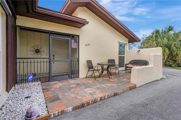 4220  Lakewood  BLVD, Naples, FL 34112