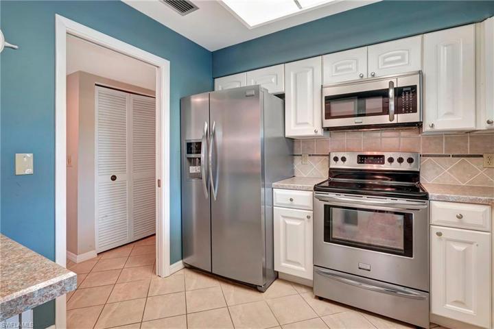 4220  Lakewood  BLVD, Naples, FL 34112