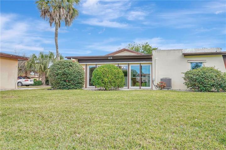 4220  Lakewood  BLVD, Naples, FL 34112