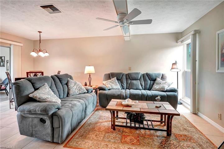 4220  Lakewood  BLVD, Naples, FL 34112