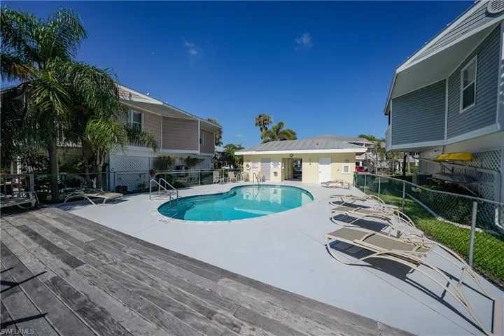 950  Moody  RD, North Fort Myers, FL 33903
