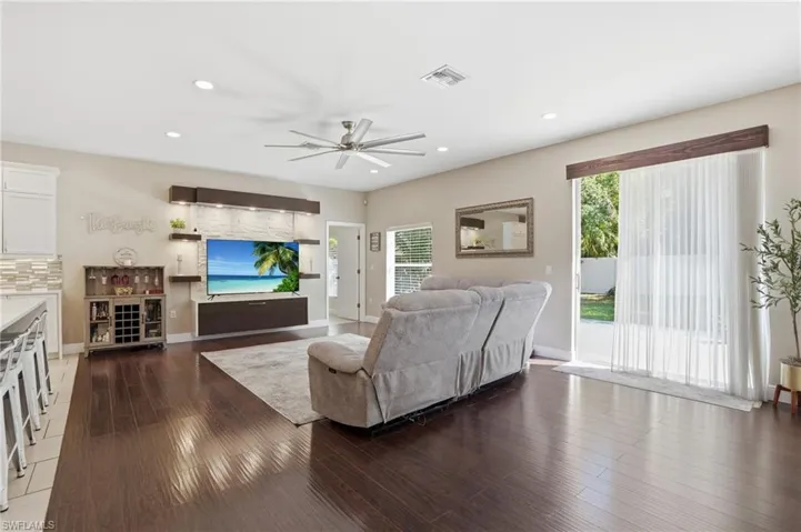 Large entertaining area