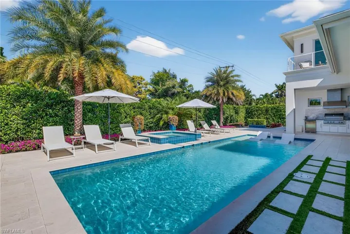 405 7th Ave N, Naples, Florida 34102