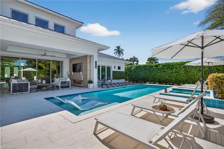 405 7th Ave N, Naples, Florida 34102