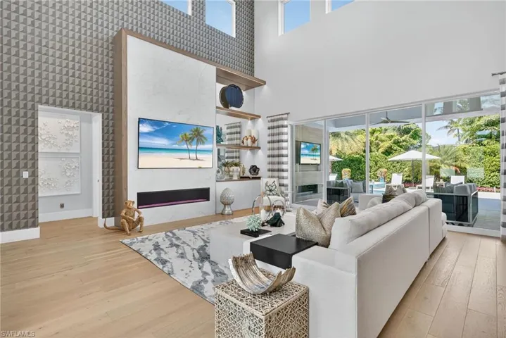 405 7th Ave N, Naples, Florida 34102