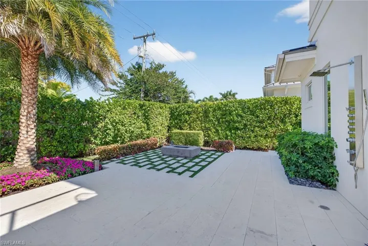 405 7th Ave N, Naples, Florida 34102