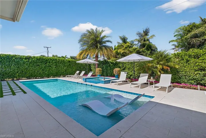 405 7th Ave N, Naples, Florida 34102