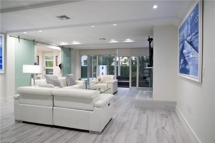 675 18th Ave S, Naples, Florida 34102