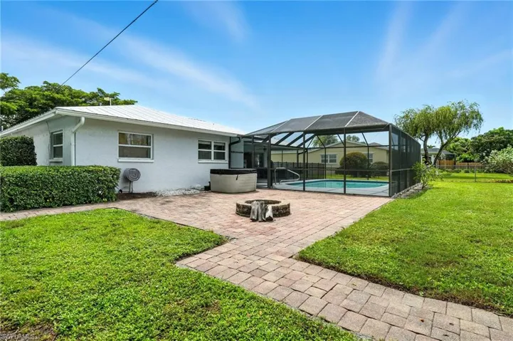 231  Johnnycake  DR, Naples, FL 34110