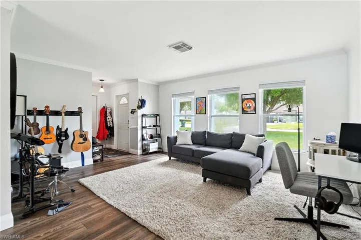 231  Johnnycake  DR, Naples, FL 34110