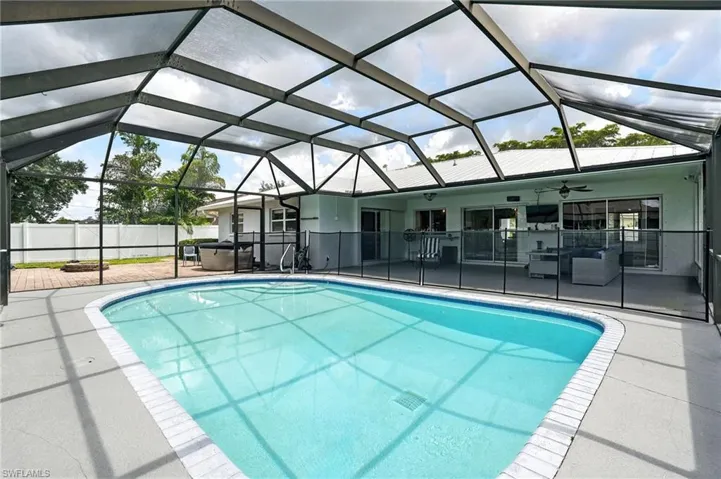 231  Johnnycake  DR, Naples, FL 34110